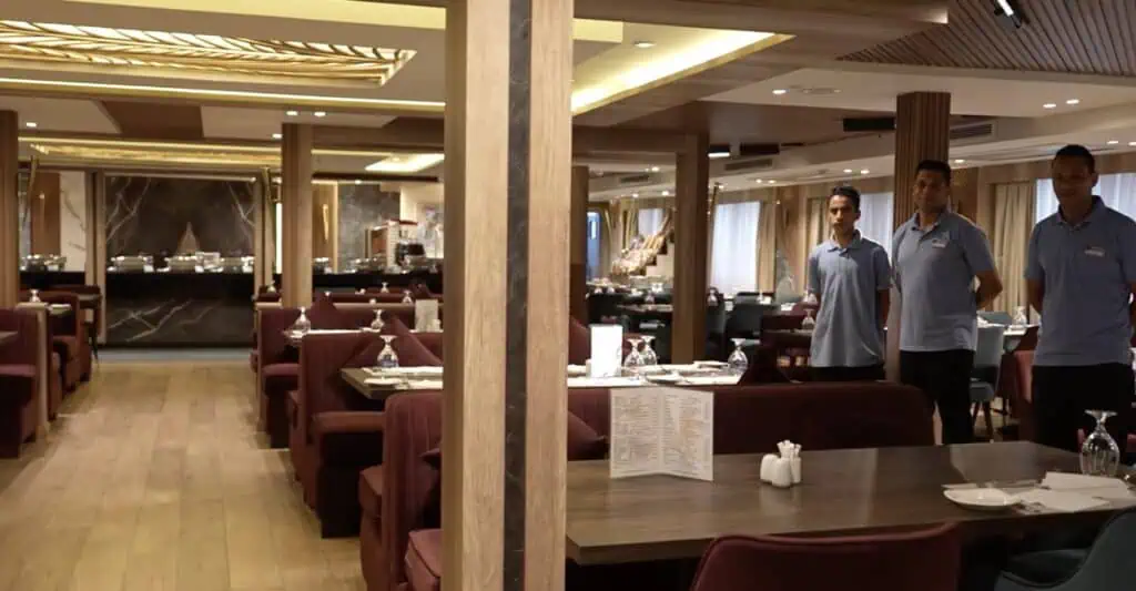 sala ristorante crociera sul nilo