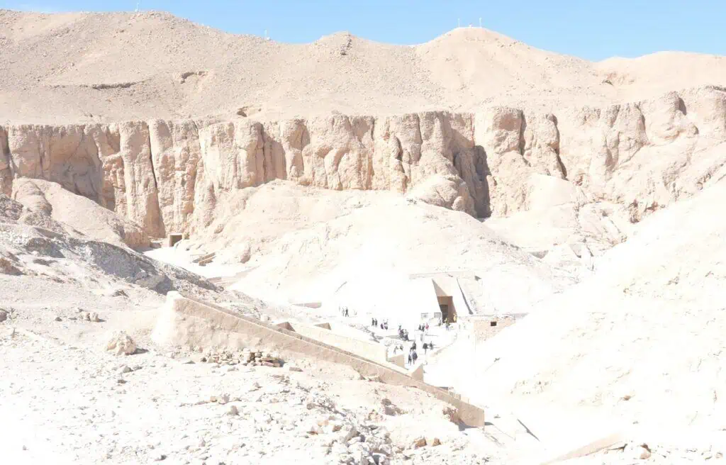 vista dall' alto della valle dei re